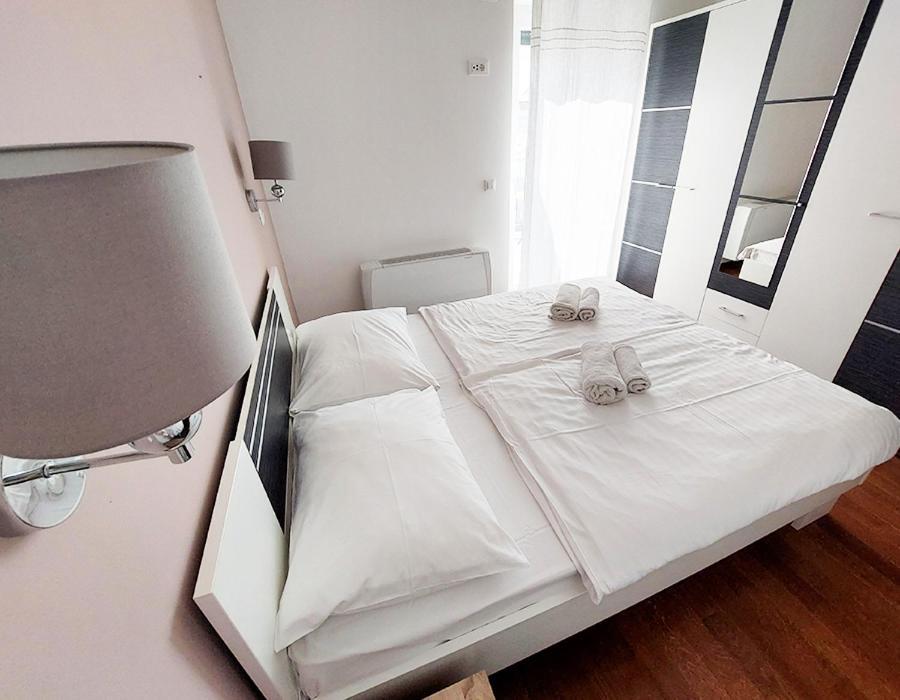 Queen Beach Apartments นิน ภายนอก รูปภาพ