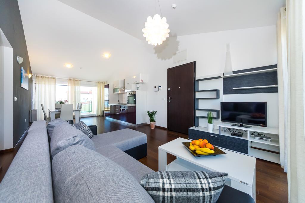 Queen Beach Apartments นิน ภายนอก รูปภาพ
