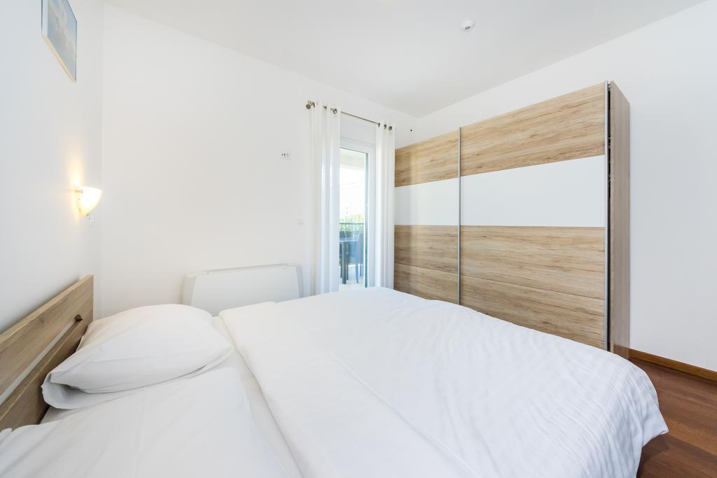 Queen Beach Apartments นิน ภายนอก รูปภาพ