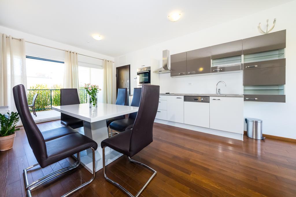 Queen Beach Apartments นิน ภายนอก รูปภาพ