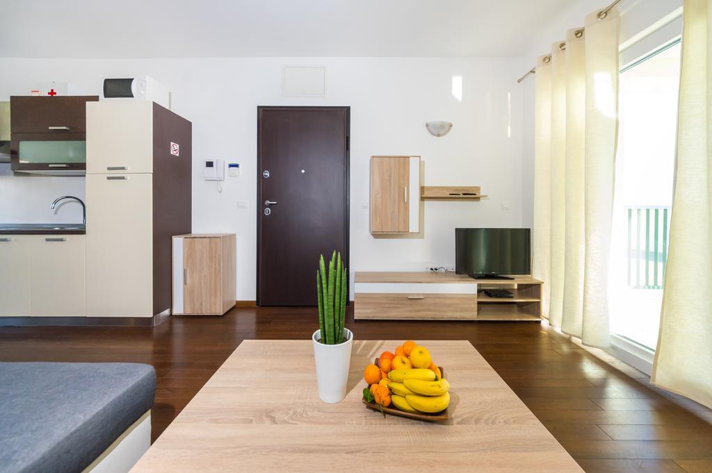 Queen Beach Apartments นิน ภายนอก รูปภาพ